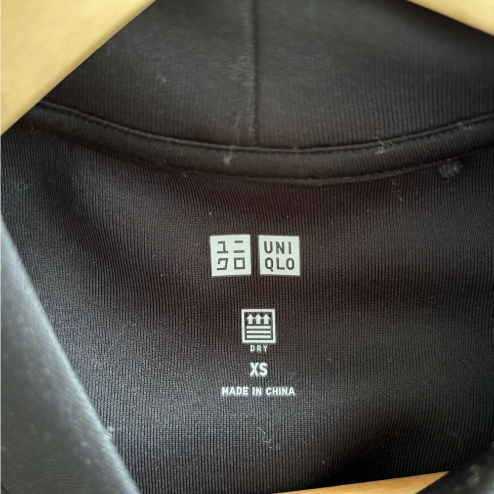 Uniqlo Men's Crewneck Black Sweater - Picture 2 of 3